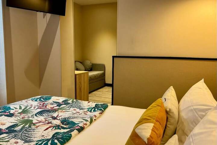 Room 44 of 64