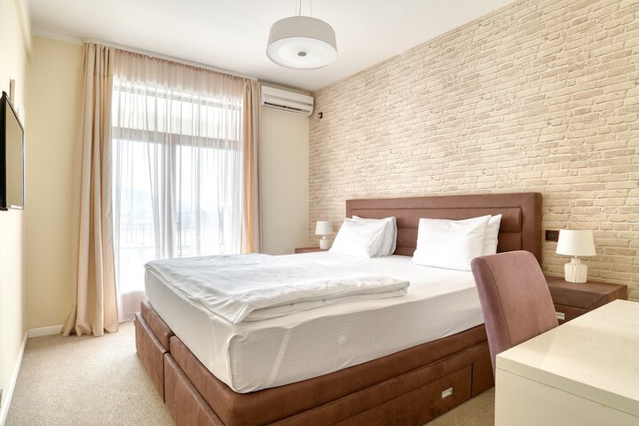 Room 34 of 62
