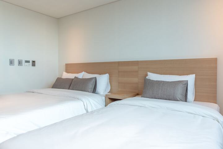 Room 12 of 32