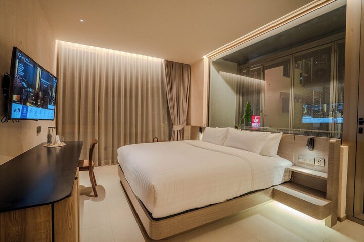 Room 2 of 8