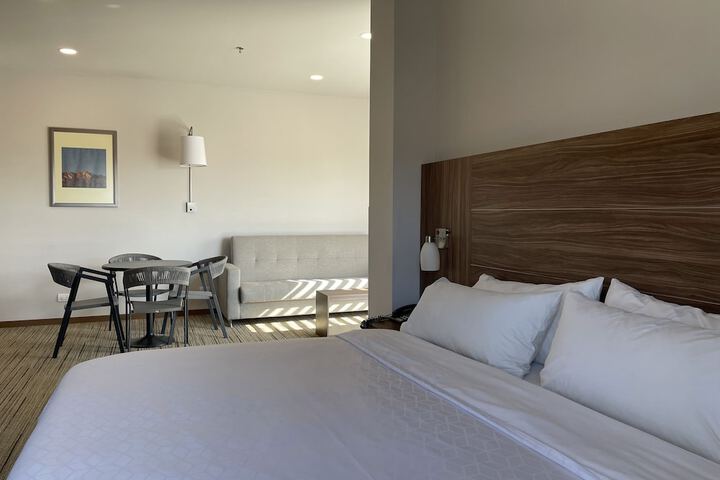 Room 10 of 82
