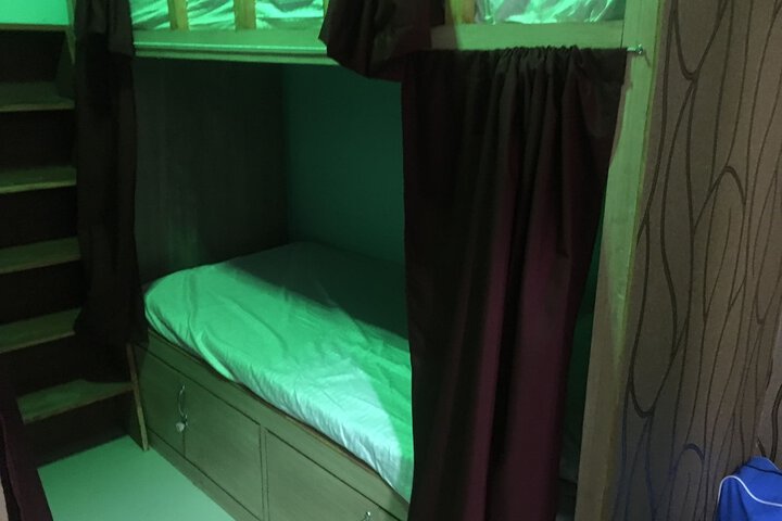 Room 5 of 11