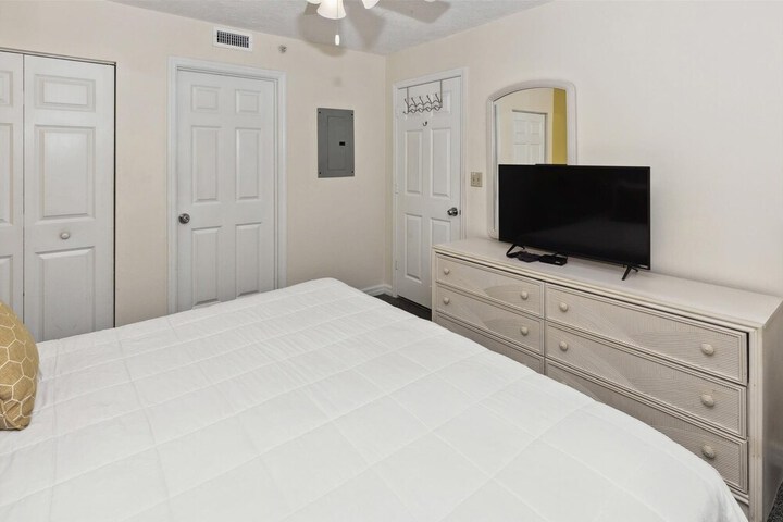Room 8 of 82