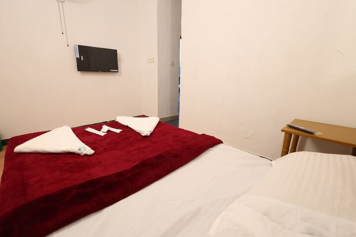 Room 28 of 103
