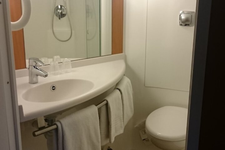 Room 12 of 34