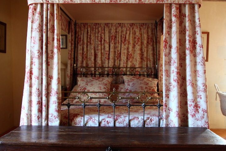 Room 2 of 49