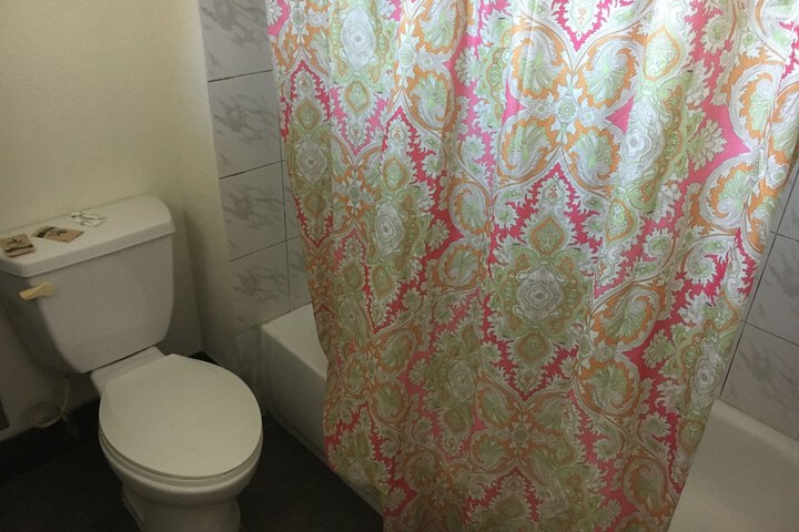 1 Queen Bed (2 of 14)