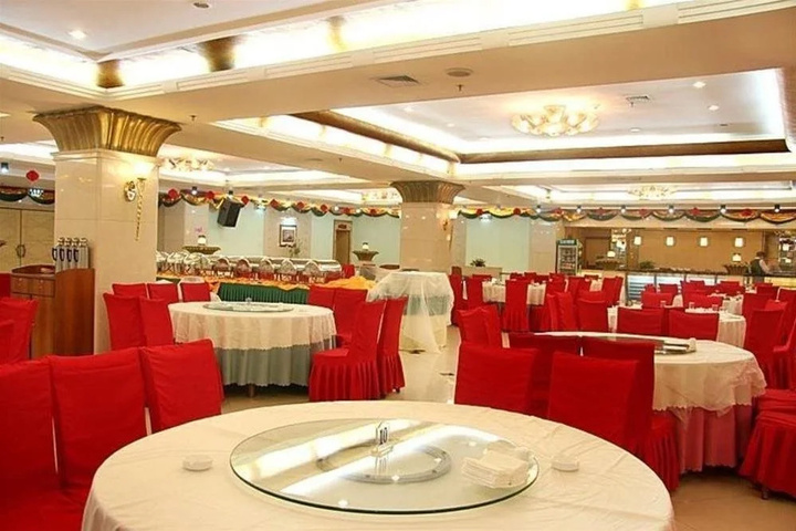 Dining 16 of 17