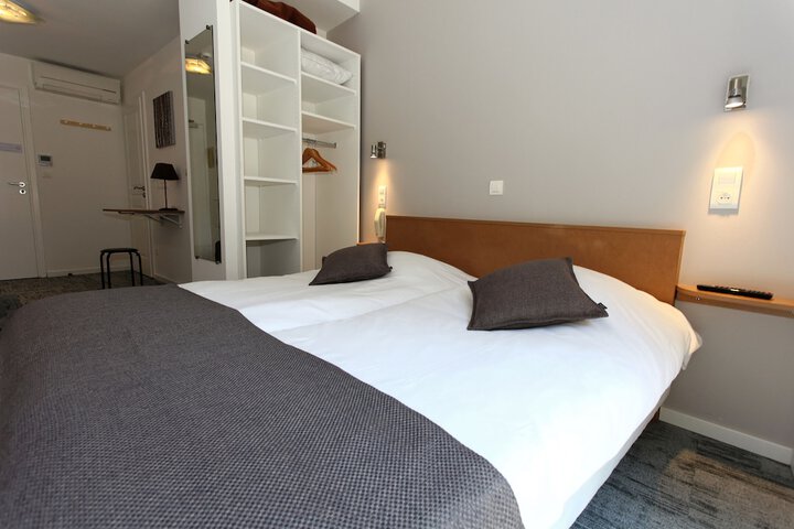 Room 25 of 68