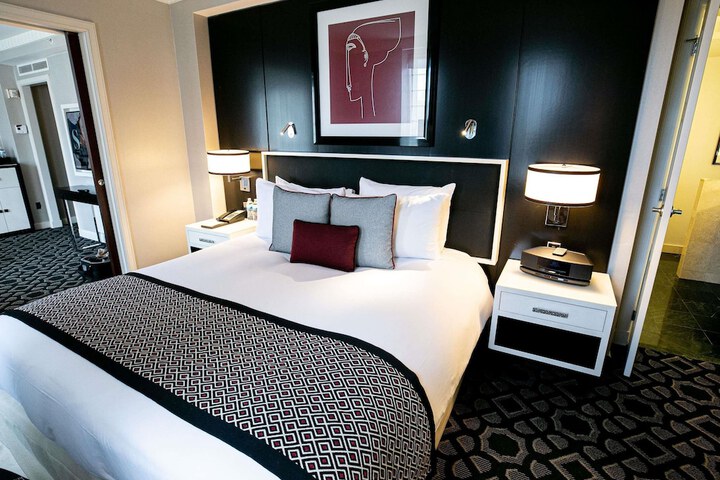 Room 52 of 146