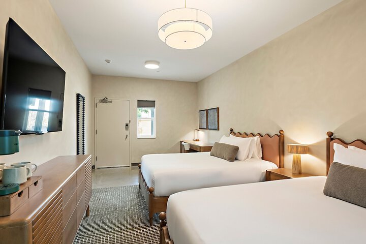Room 13 of 73