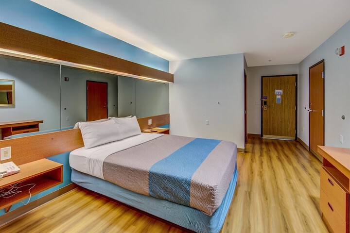 Room 14 of 26