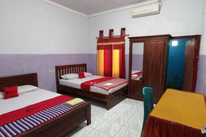 Exterior of RedDoorz at Hotel Gloria Borong Labuan Bajo