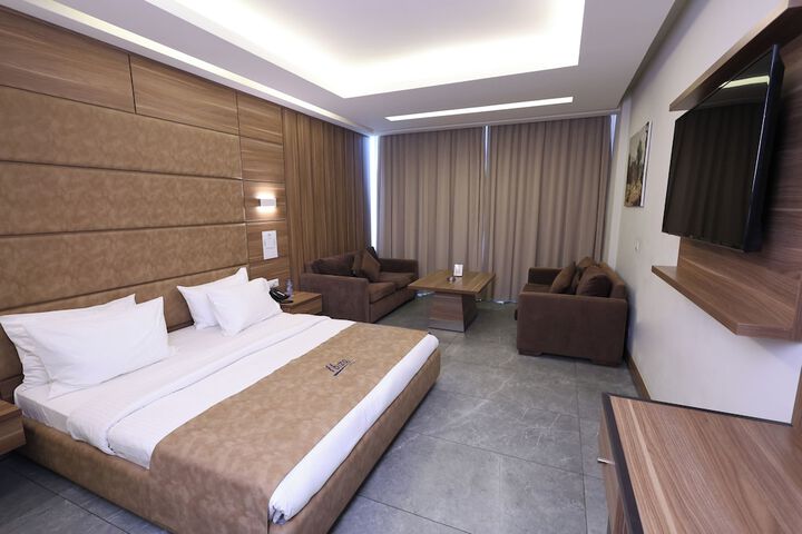 Room 68 of 105