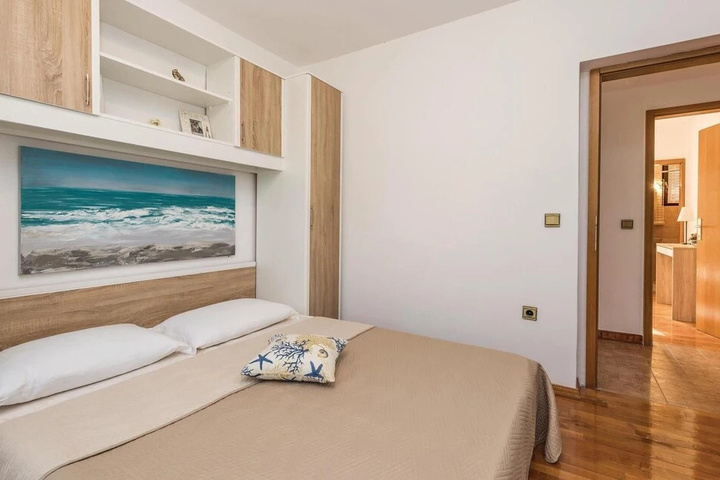 Stunning Home in Supetarska Draga With Wifi and 3 Bedrooms