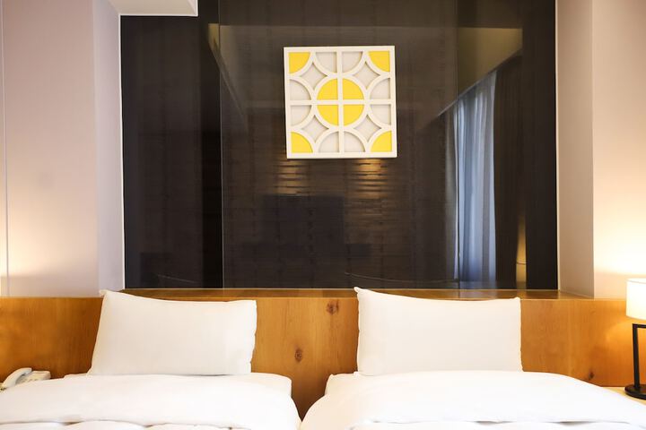 Room 32 of 70