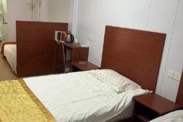 Room 5 of 6