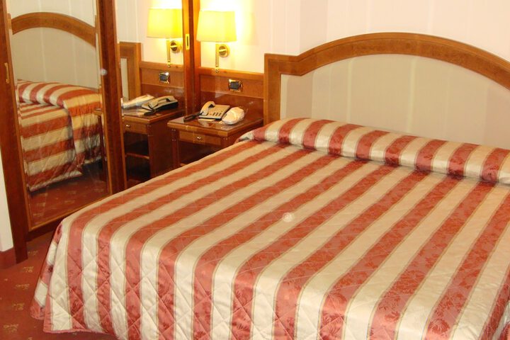 Room 10 of 39