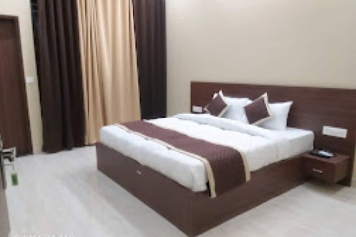 Room 8 of 20