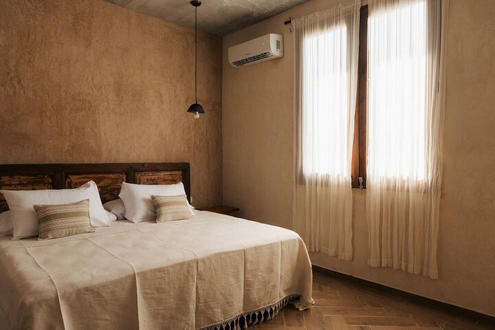 Room 7 of 83