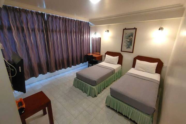 Room 12 of 32
