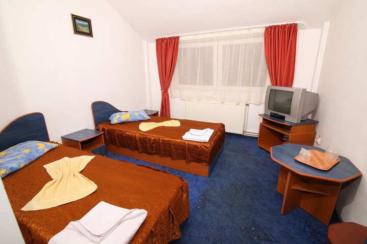 Room 7 of 27