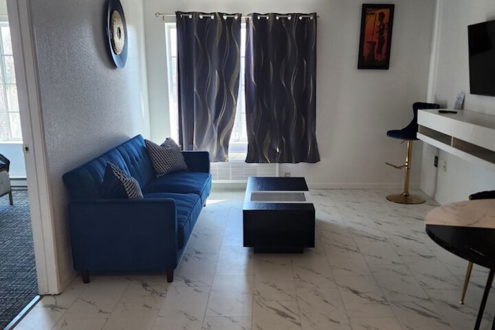 Room 6 of 23