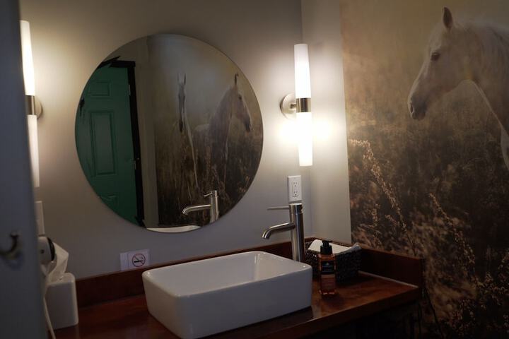 Room 13 of 36