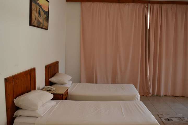 Room 6 of 33