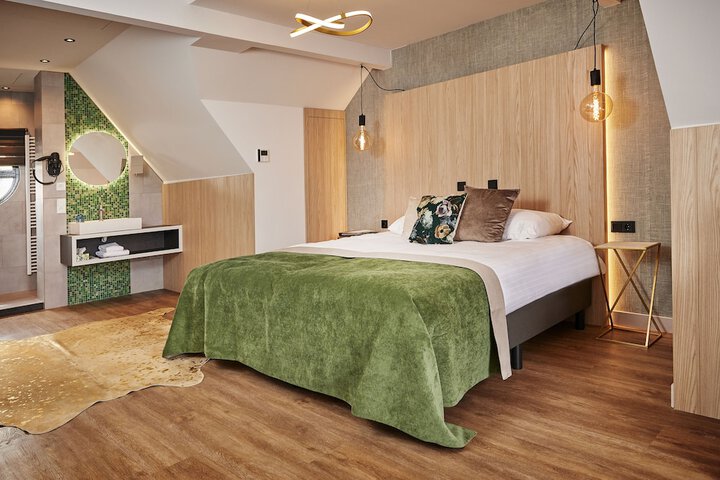 Room 3 of 41