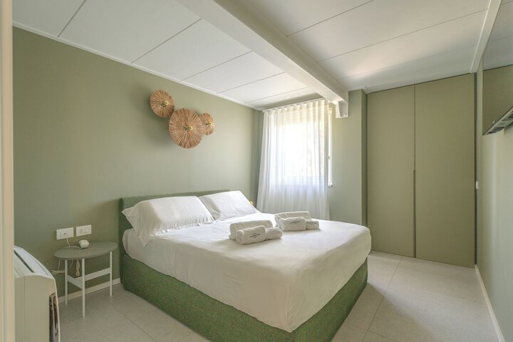 Room 19 of 182