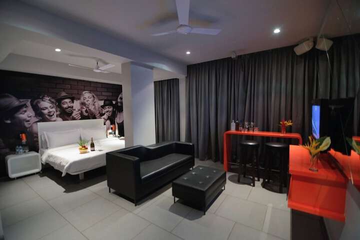 Room 27 of 46