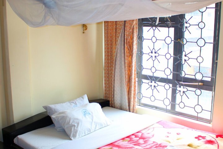 Room 5 of 11