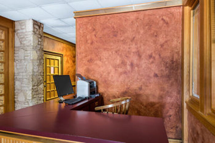 Business Center 2 of 22