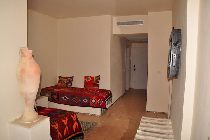 Room 23 of 69