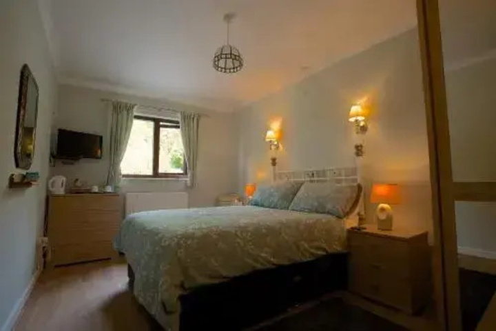 Room 4 of 15