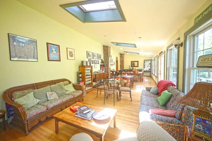 Breakfast/Coffee Service 13 of 16