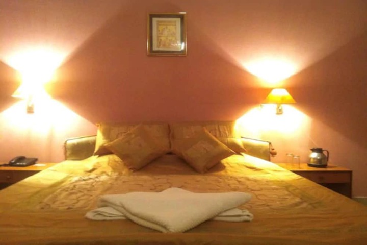 Room 6 of 67
