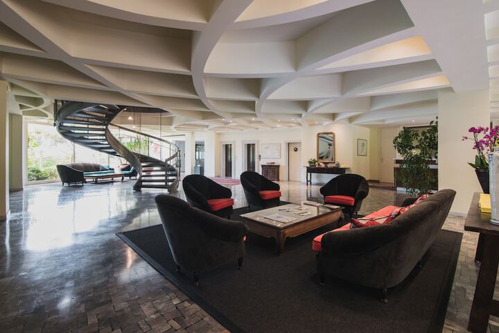 Lounge 133 of 146