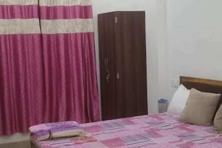 Room 17 of 18