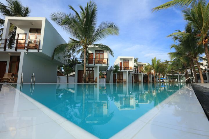 Hotel Exterior 40 of 40