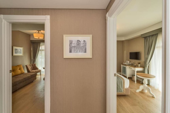 Room 16 of 44