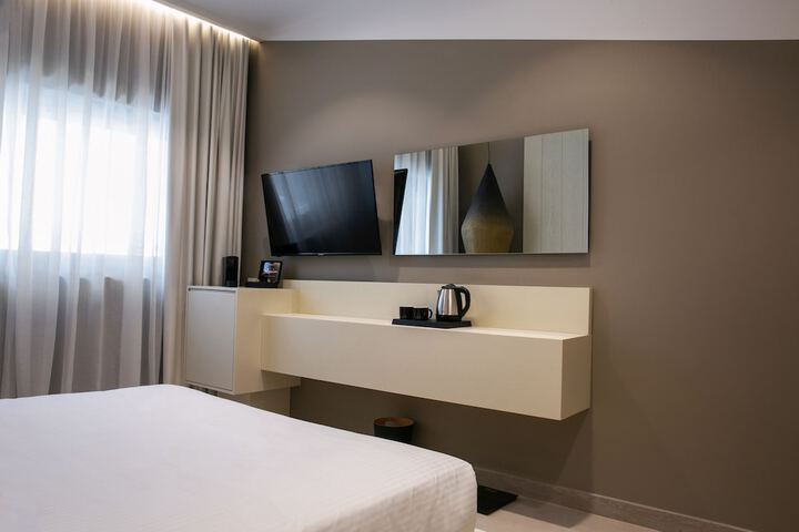 Room 9 of 37