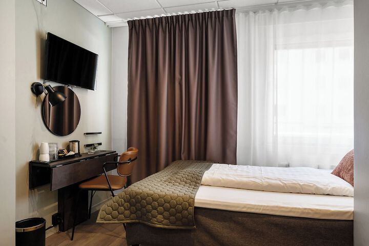 Room 76 of 115