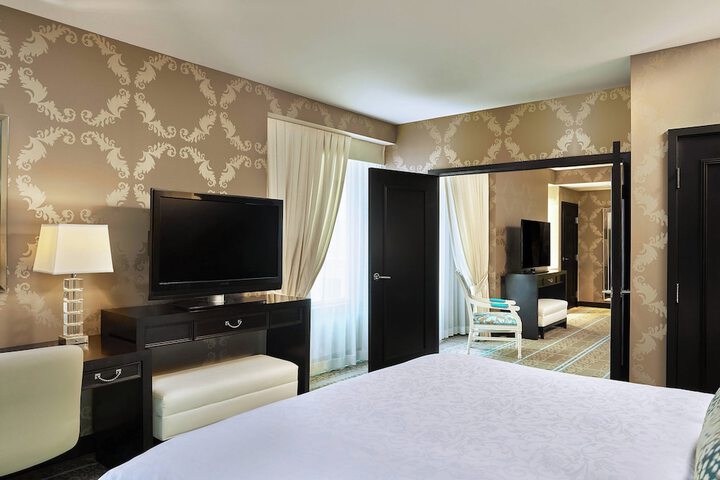Room 32 of 81