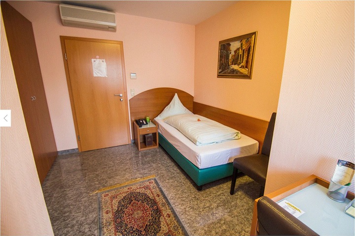Room 2 of 37