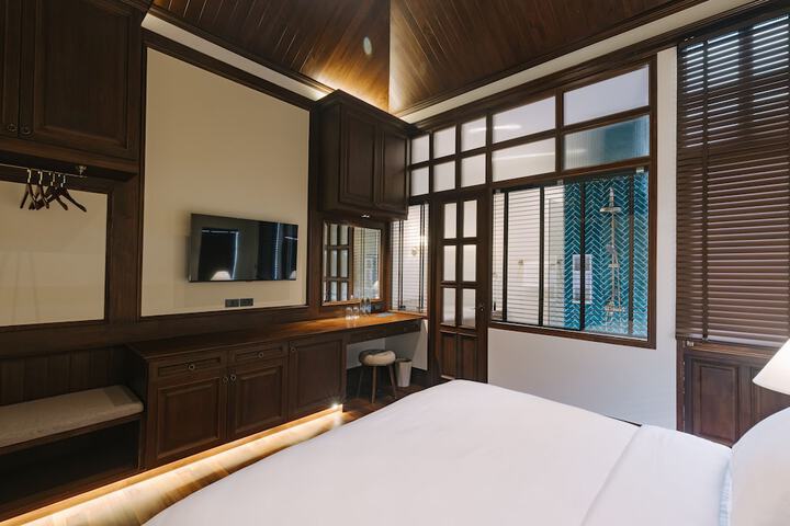 Room 8 of 25