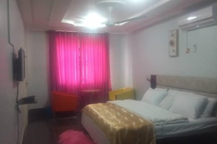 Room 8 of 17