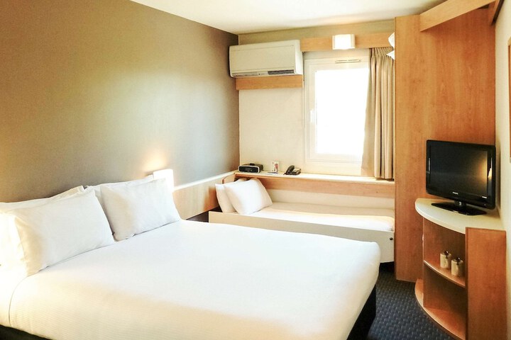 Room 18 of 33