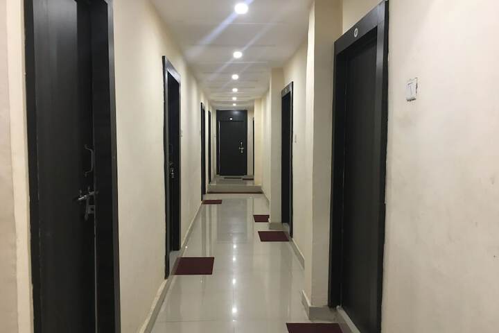 Ballroom/Hall 29 of 30